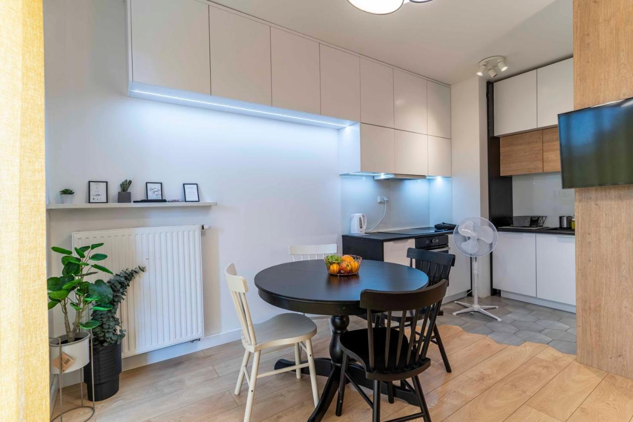 First -- Green Zoliborz Apartment 2 Варшава Екстериор снимка